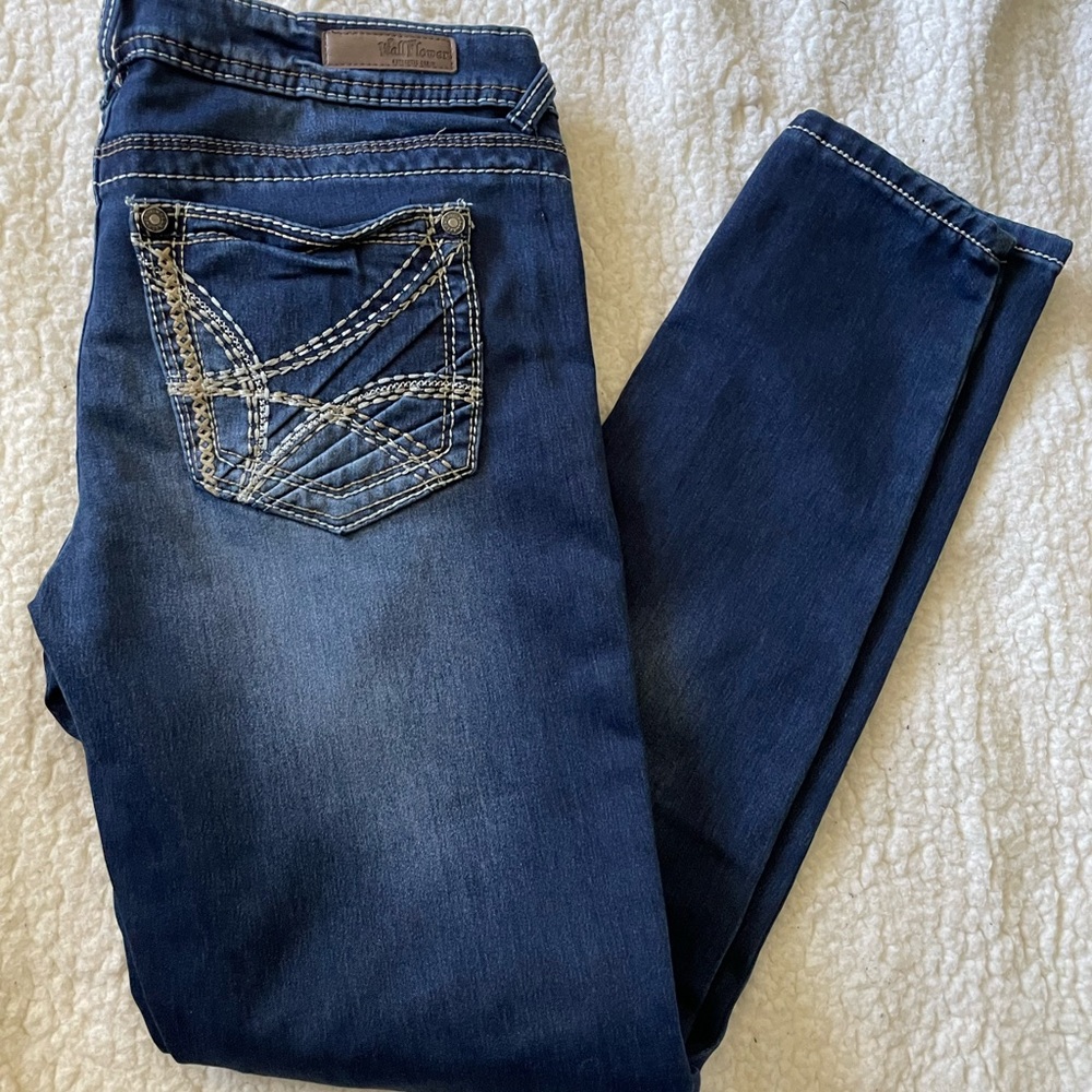 Wallflower size 11 skinny jeans
